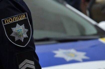 На вулиці Академіка Ющенка у Вінниці патрульні затримали чоловіка з пакетиком білого порошку