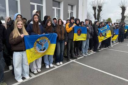Позашляховик від вінницького ліцею №13 допомагатиме бійцям на фронті