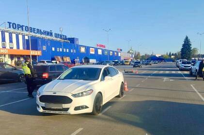 У Вінниці під колеса автомобіля Ford потрапив хлопчик на електросамокаті