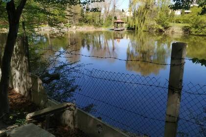 У Вінниці демонтують огорожу біля водойми на Старому місті