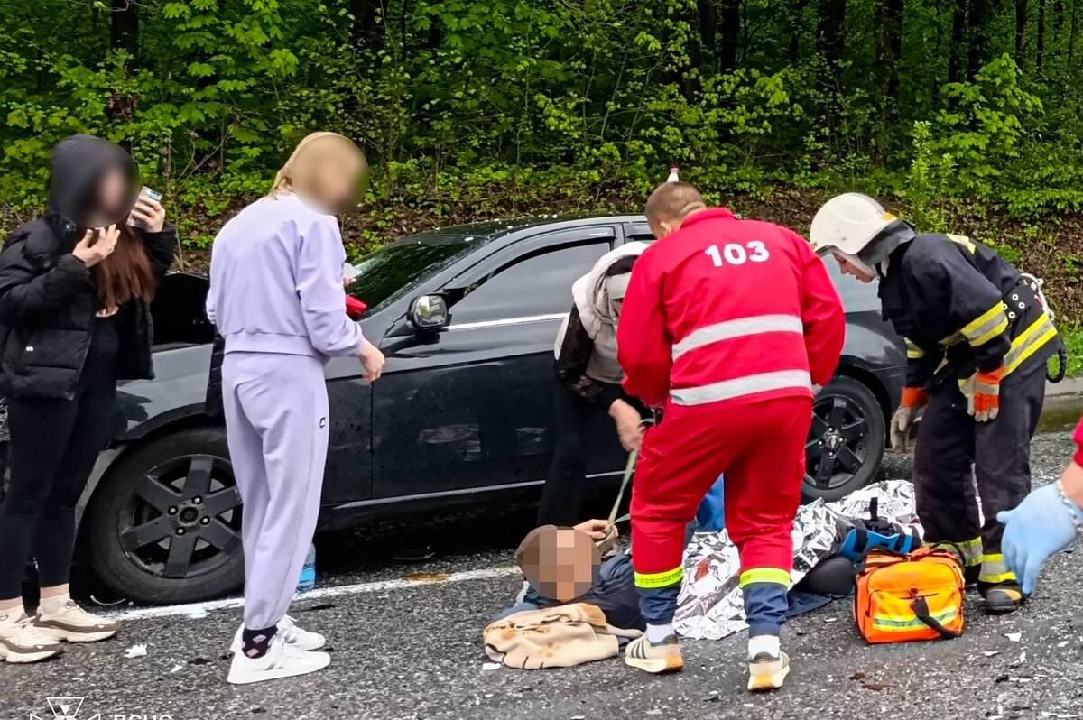 На Вінниччині легковик зіткнувся з рейсовим автобусом, серед постраждалих - дитина