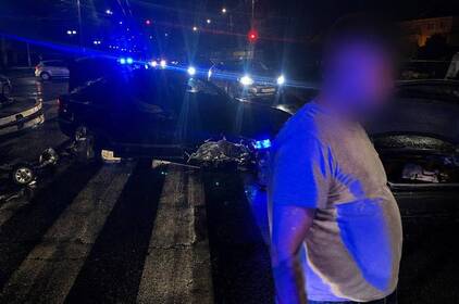 Чотири адмінматеріали за вечір: у Вінниці BMW врізався в огорожу