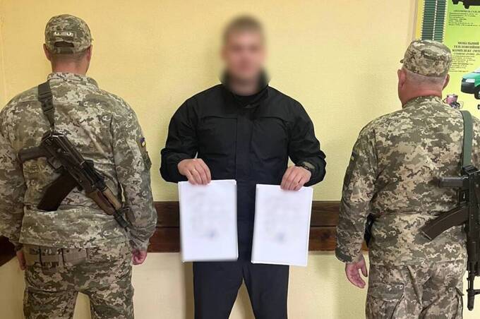 На кордоні у Могилеві-Подільському викрили чоловіка з фальшивими свідоцтвами дітей