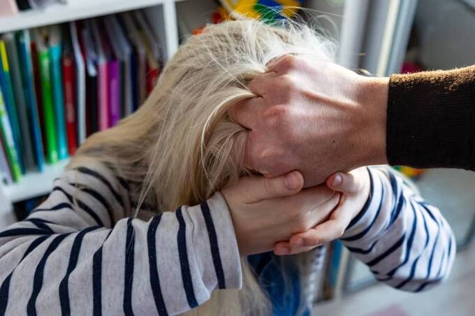У Ямпільській громаді поліція затримала матір, яку підозрюють у травмуванні доньки