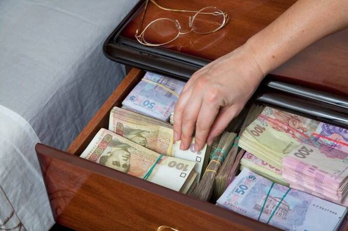 Посадовиця з Вінниччини нарахувала собі 400 тис грн премій та «забула» задекларувати майно на 6,3 мільйона