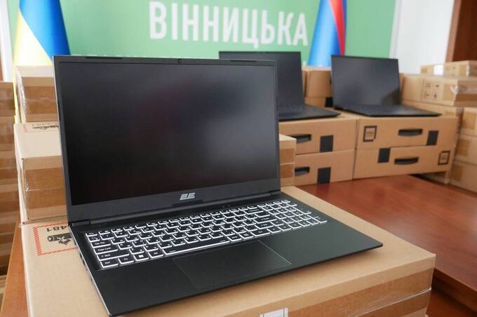 Заклади освіти Вінниччини отримали 70 ноутбуків для проведення національного мультитесту
