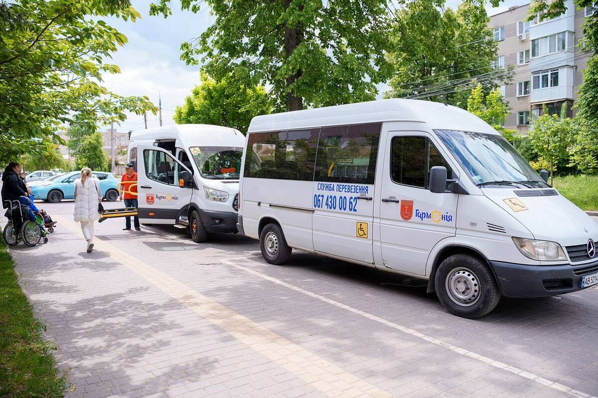 Як у Вінниці замовити безоплатний спецтранспорт та супровід для людей з інвалідністю