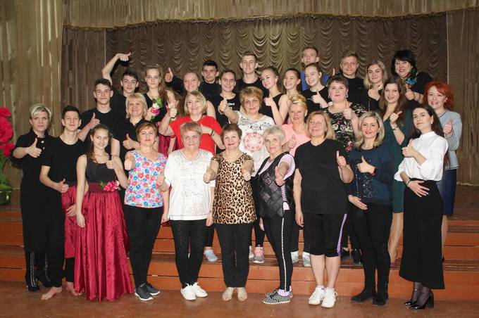 Учні школи №26 навчали літніх людей з Терцентру танцям