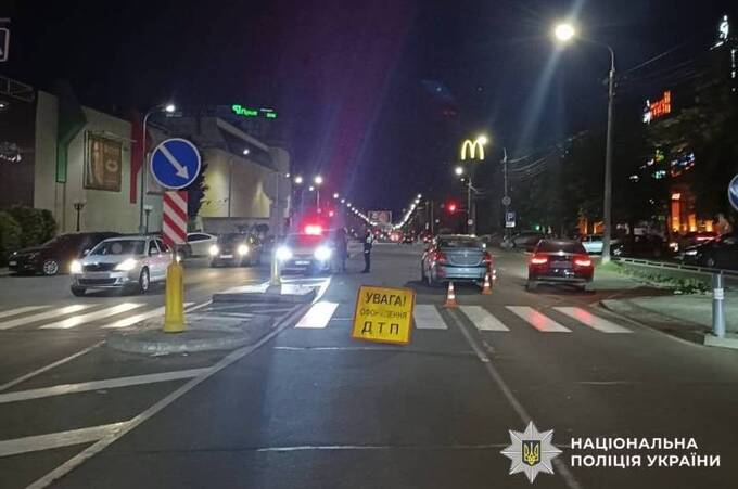 У Вінниці на пішохідному переході під колеса авто потрапила 22-річна дівчина