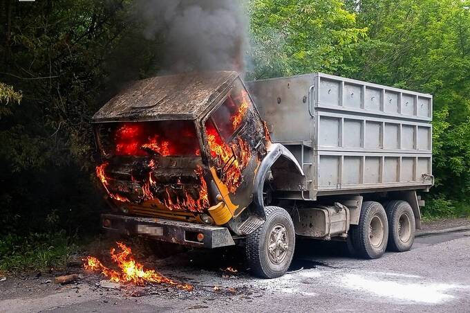На Вінниччині під час руху загорілася вантажівка із зерном