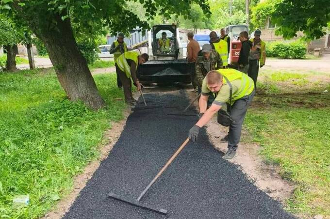 У Вінниці розпочали масштабне оновлення прибудинкових територій після складної зими