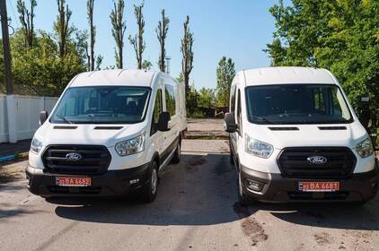 Два мікроавтобуси передав Міжрегіональний координаційний гуманітарний штаб підрозділам Повітряних Сил та Сил оборони ЗСУ.