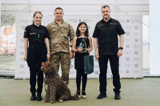 9-річна Марія з Вінниччини врятувала братів із пожежі та отримала відзнаку МВС