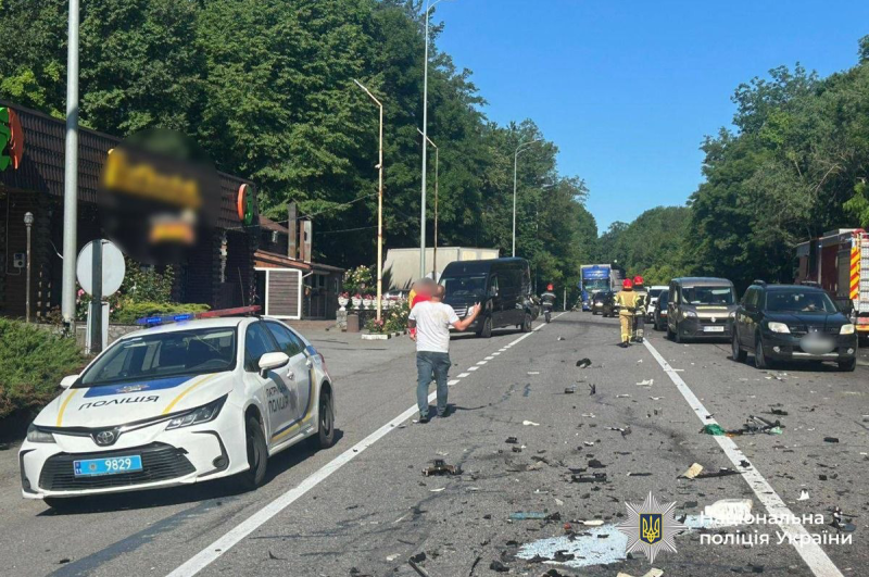 Шестеро постраждалих та сім авто: поліція розкрила подробиці масштабної ДТП під Вінницею