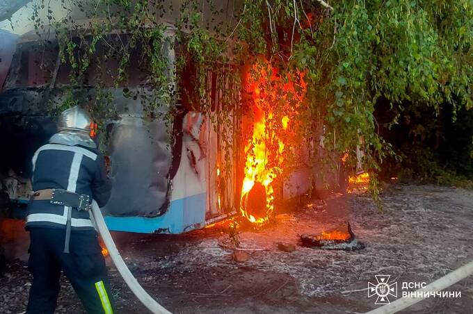Горів будинок, автобус і сухостій: рятувальники підбили підсумки доби
