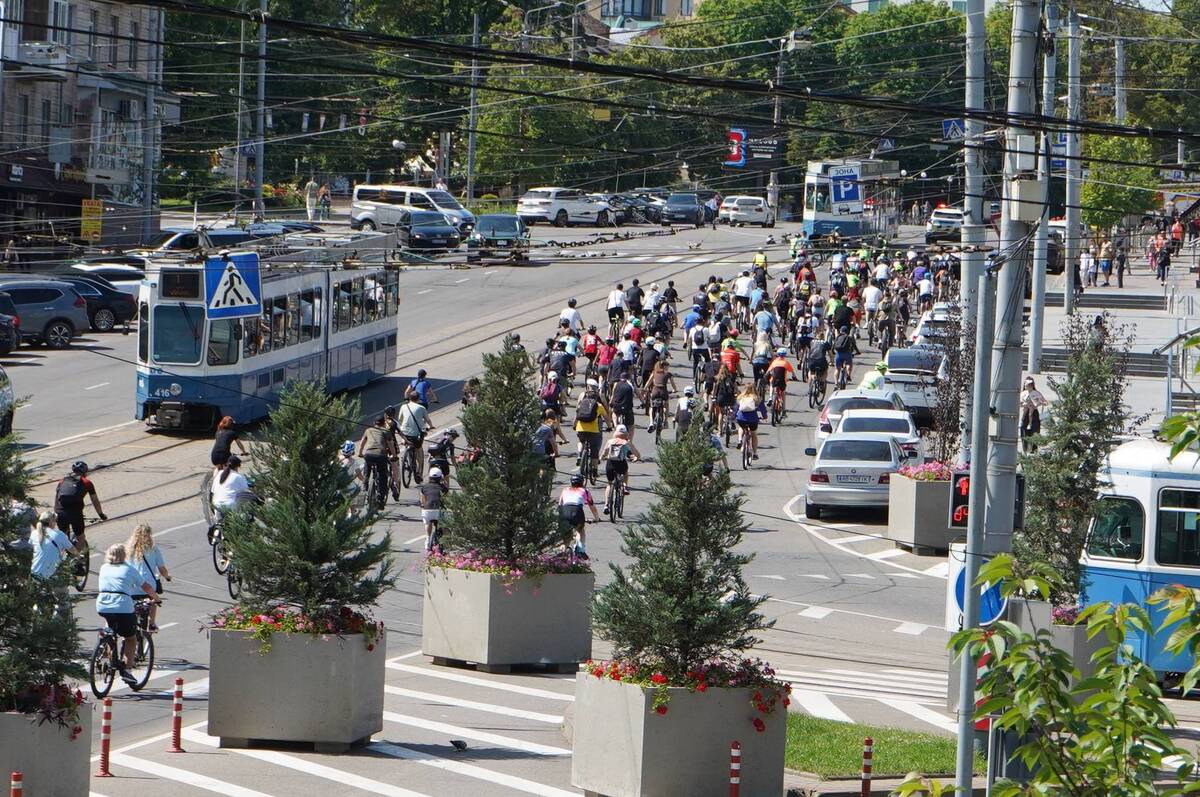 Майже 500 вінничан долучилися до благодійного Велодня на підтримку ЗСУ