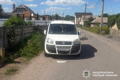 У Літині автомобіль збив 8-річного велосипедиста: дитину госпіталізували