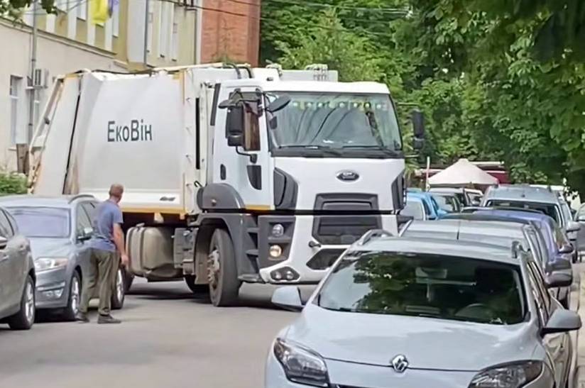 Штрафи та евакуація: вінничанам нагадали про правила паркування