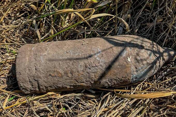Посеред поля на Вінниччині виявили небезпечний снаряд часів Другої світової війни