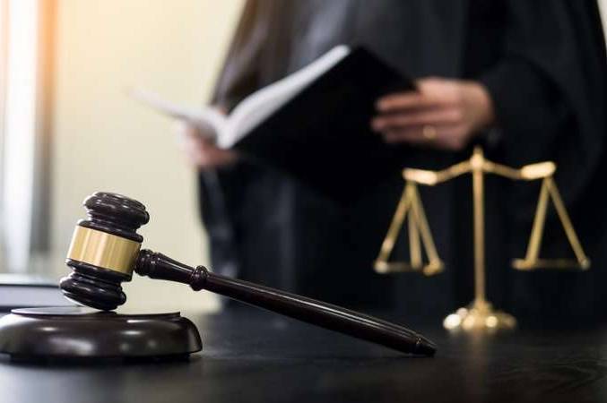 Виманив 7 тисяч доларів за «виїзд за кордон»: суд у Вінниці виніс вирок шахраю