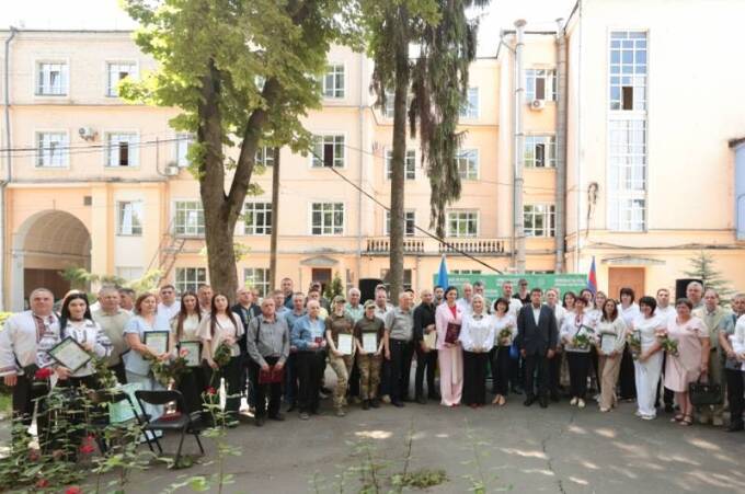 Відзнаки Президента та урядові нагороди: у Вінниці відбулися урочистості до Дня Конституції