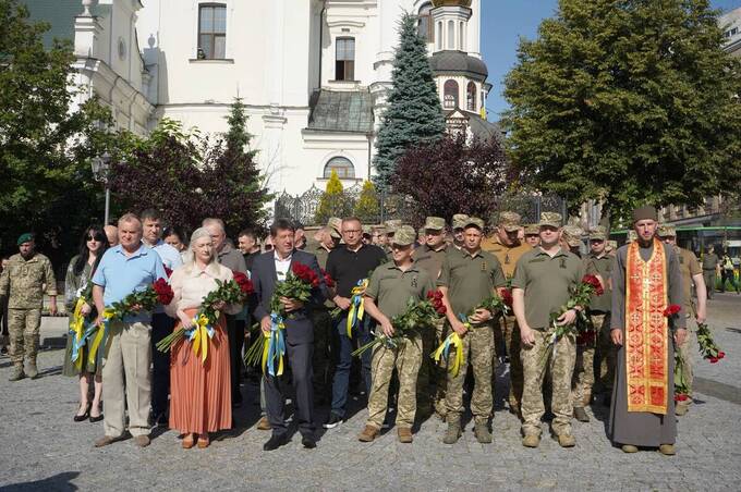 У Вінниці до 30-річчя Конституції вшанували пам’ять полеглих за незалежність України