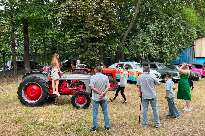 У Вінниці провели фестиваль «Вінниця вінтажна: Смаки традицій» з ретроавтівками, гастрономією та благодійністю