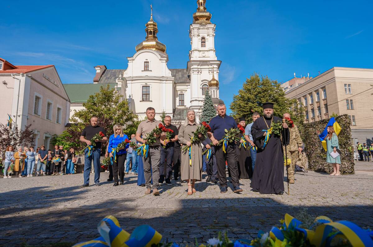 «Рятували інших ціною власного життя»: у Вінниці вшанували полеглих медиків