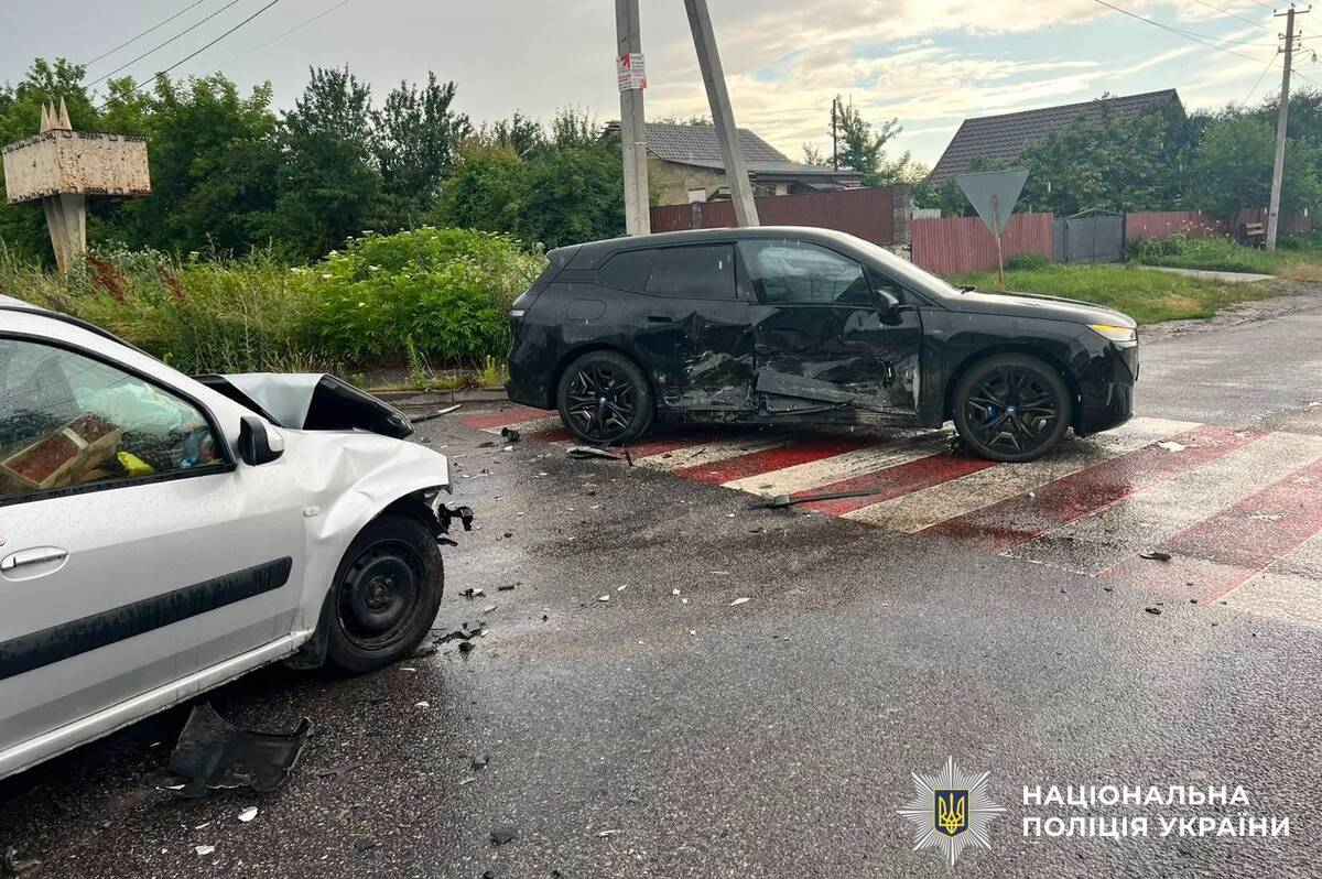На Вінниччині розслідують ДТП між Dacia Logan та BMW: травмувався чоловік