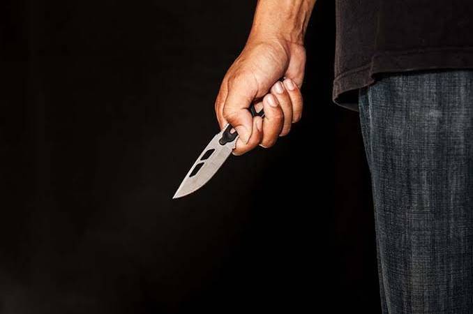 У Погребищі п'яний чоловік порізав ножем дружину і намагався повіситися
