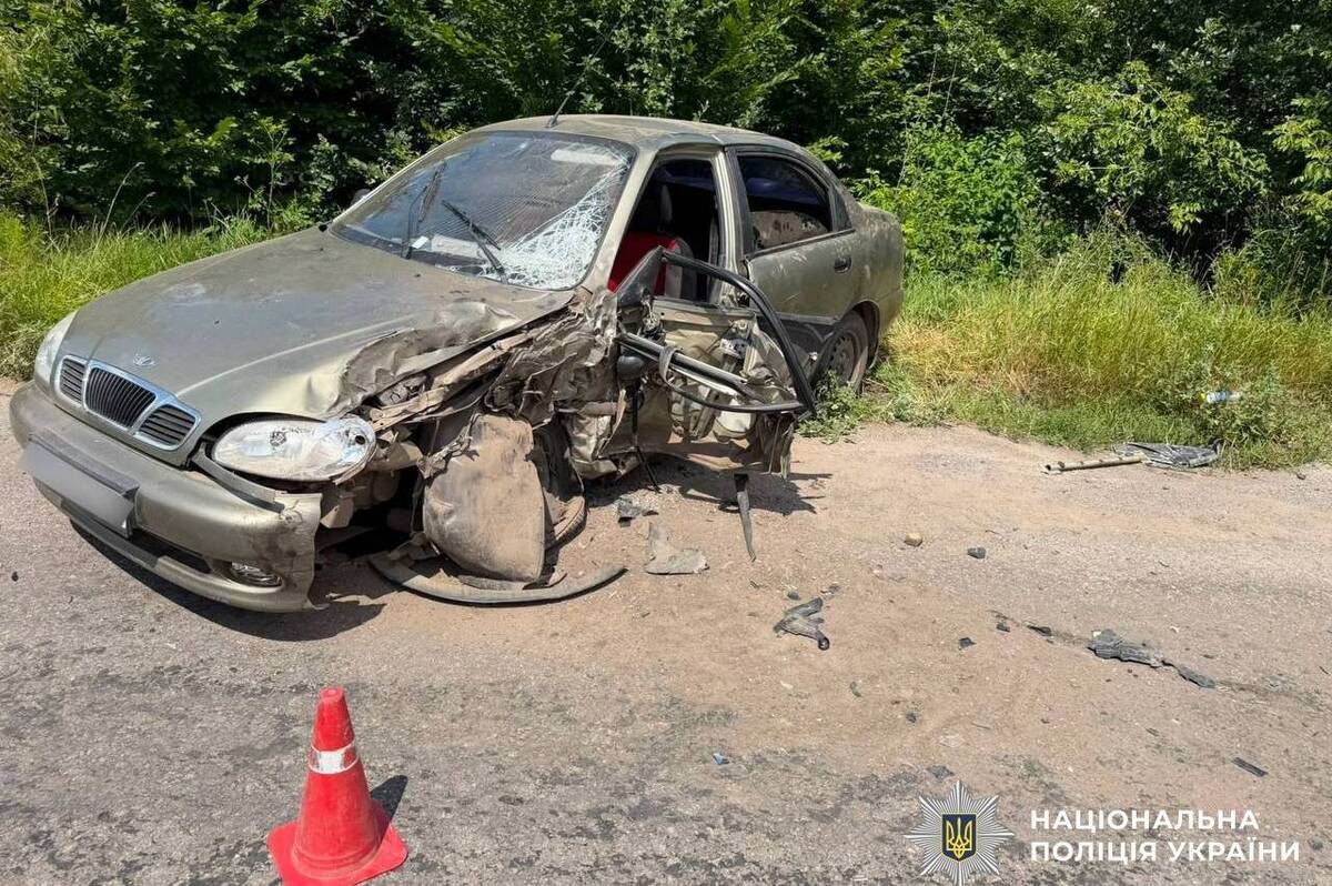 Поблизу Вінниці зіткнулися Hyundai та Lanos: є постраждала