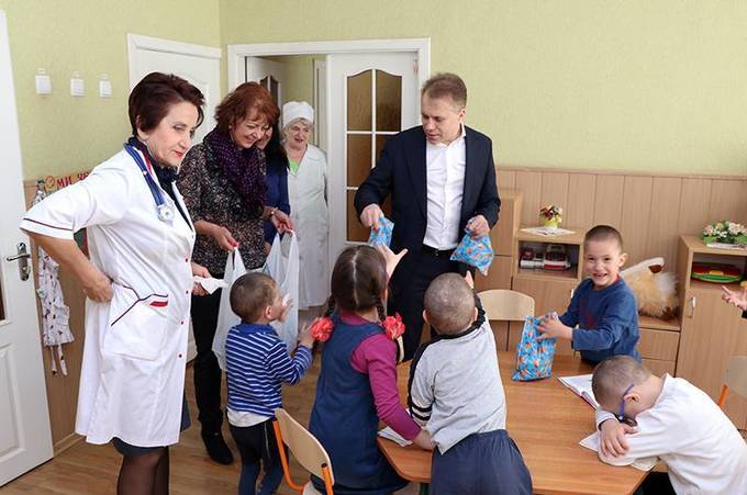 Вінницькі фіскали привітали вихованців дитячого будинку "Малятко" із Великодніми святами