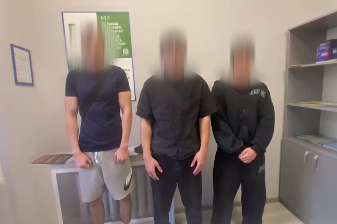Правоохоронці затримали трьох юнаків, які хуліганили у трамваях заради відео у TikTok 