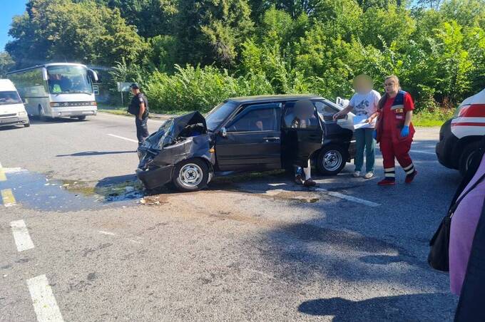 ДТП у Вінницькому районі: після зіткнення двох авто травмувався водій