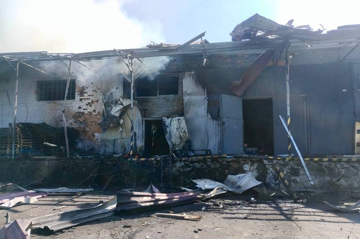 Росіяни «шахедами» атакували Нову пошту в Гайсині: поранено п’ятьох людей