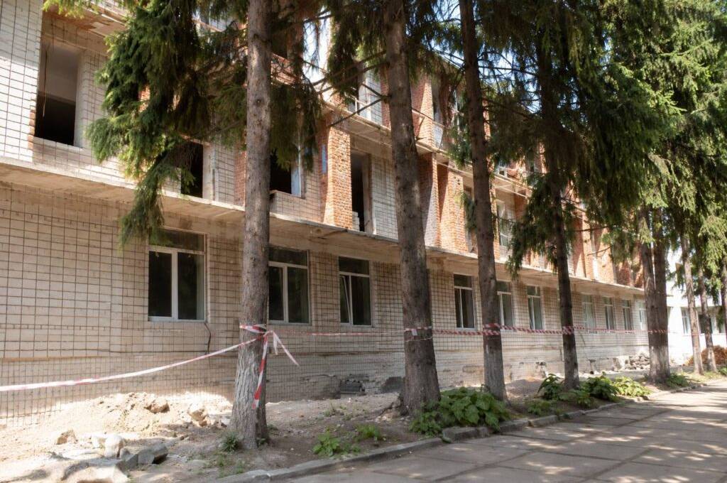 Франція виділила 7,5 млн євро на реконструкцію реабілітаційного відділення лікарні в Ладижині