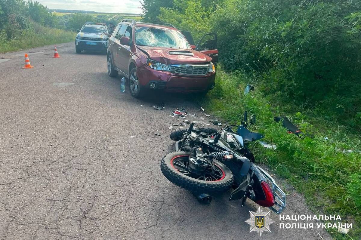 На Вінниччині зіткнулися Subaru та мотоцикл: до лікарні потрапили двоє неповнолітніх