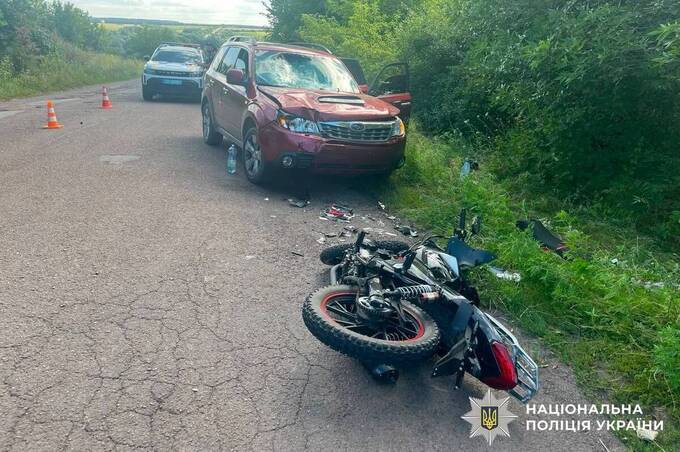 На Вінниччині зіткнулися Subaru та мотоцикл: до лікарні потрапили двоє неповнолітніх
