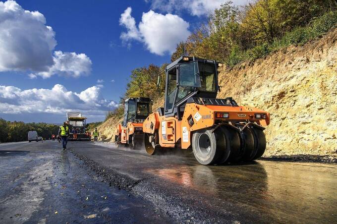 Дорожники відремонтували понад 9 тис. кв. м автошляхів на Вінниччині