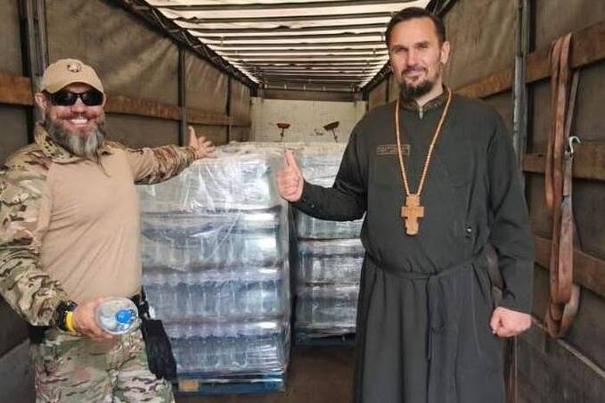 Вінницько-Барська єпархія ПЦУ передала 30 тонн питної води для бійців 59-ї бригади