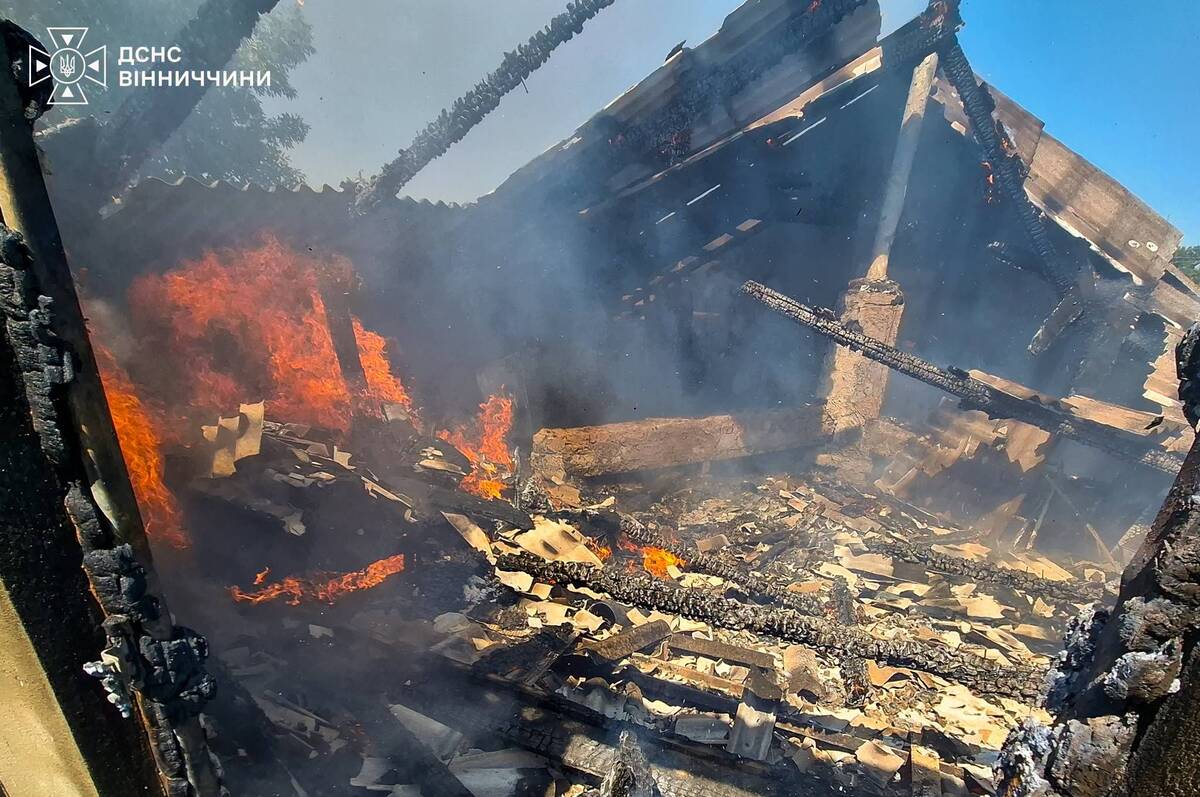 Через коротке замикання родина на Вінниччині залишилася без даху над головою