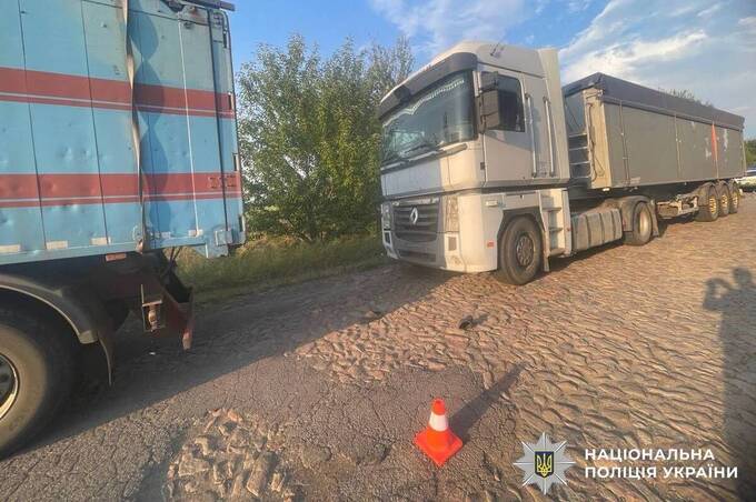 На Вінниччині 19-річний водій загинув між двома вантажівками