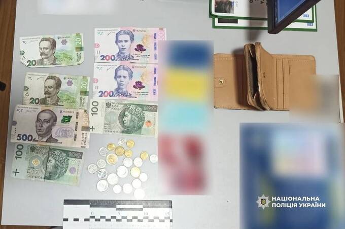 На Вінниччині чоловіка підозрюють у пограбуванні та побитті рідної сестри