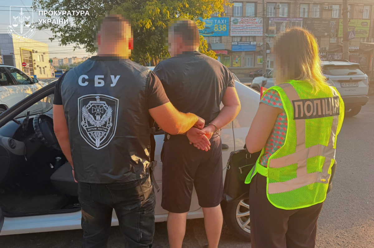 На Вінниччині викрили посадовця та трьох здирників на хабарях