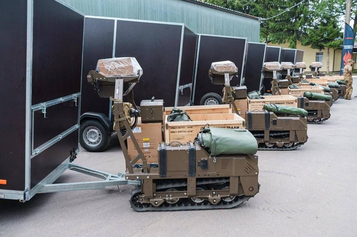 Шість наземних роботизованих комплексів Міжрегіональний координаційний гуманітарний штаб передав «Червоній калині»