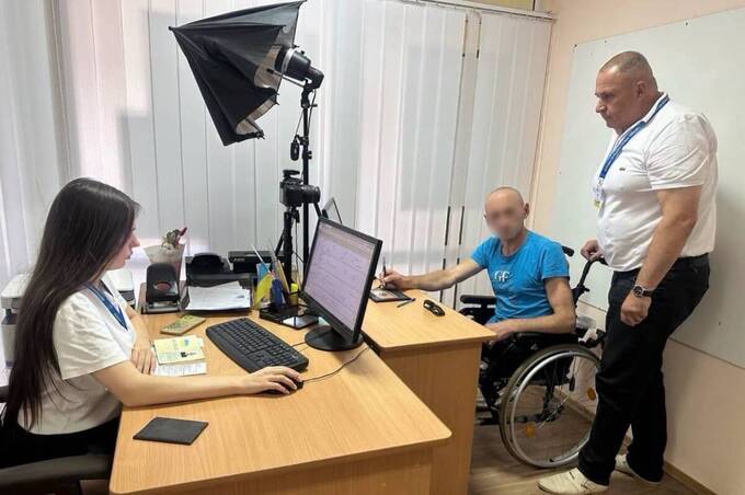 Працівники міграційної служби виїжджають до поранених захисників для оформлення паспортів