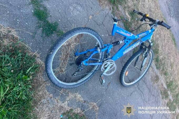 На Вінниччині автомобіль збив 12-річну дівчинку на велосипеді
