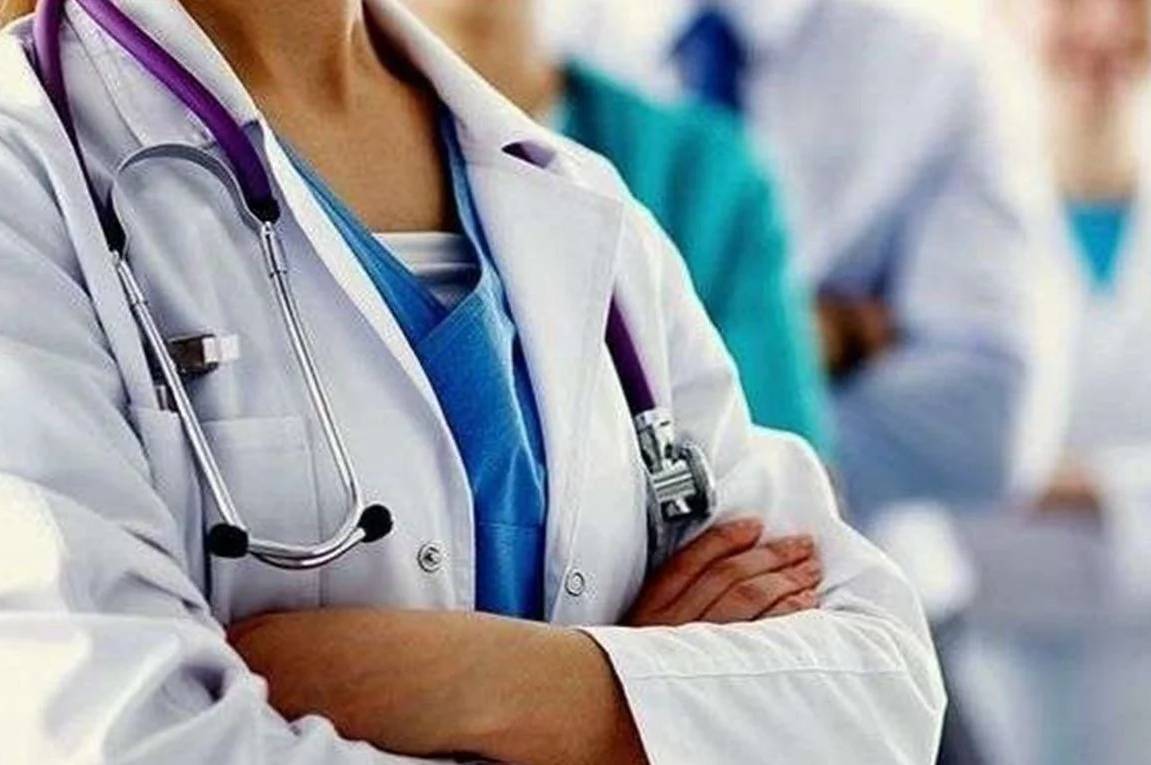 В Україні зареєстрували петицію про підвищення зарплат медикам: які суми пропонують
