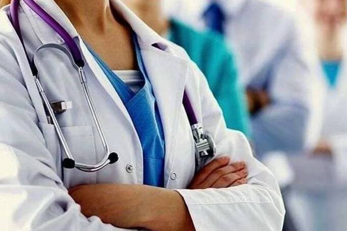 В Україні зареєстрували петицію про підвищення зарплат медикам: які суми пропонують