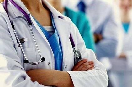 В Україні зареєстрували петицію про підвищення зарплат медикам: які суми пропонують